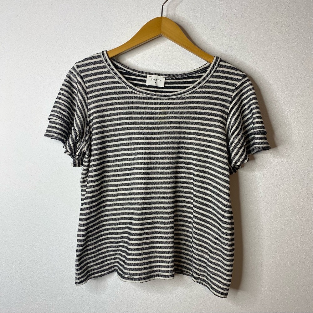 Everly Black White Stripe Ruffle Sleeve Top Size Medium